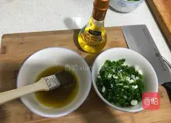 Illustration of how to make scallion rolls 4