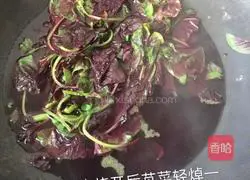 Illustration of how to make amaranth cold noodles 1