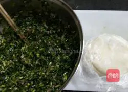 Illustration of how to make leek and pork dumplings 6