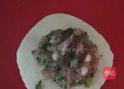 Illustration of how to make celery and pork buns 6