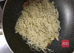 Illustration of how to make fried noodles with king oyster mushroom 7