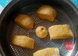 Illustration of how to make pumpkin steamed buns 7