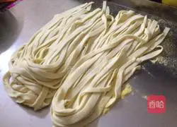 Illustration of hand-made dry noodles 7