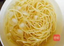 Illustration of how to make sausage fried noodles 3
