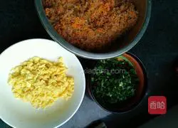 Illustration of how to make carrot and vermicelli wontons 2