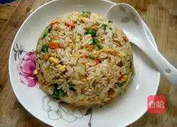 Illustration of how to make colorful egg fried rice 7
