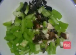 Illustration of how to make fried steamed buns with green pepper 1