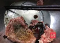 Illustration of how to make fennel seedling vegetarian dumplings 3