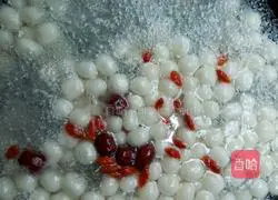 Illustration of how to make sweet-scented osmanthus rice wine dumplings 4