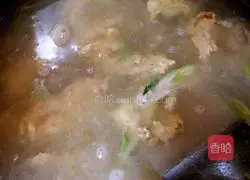 Illustration of how to make egg noodles in hot pot 5