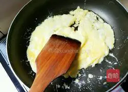 Illustration of how to make chive egg pancake 10