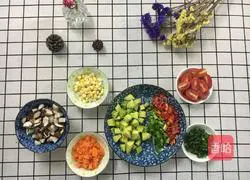 Illustration of how to make avocado mixed fruit and vegetable fried rice 1