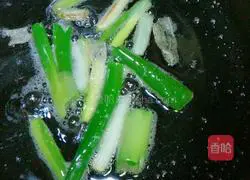 Illustration of how to make green onion layer cake 2