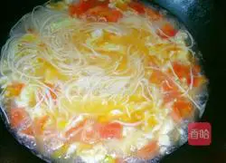 Illustration of how to make tomato and egg noodles 5