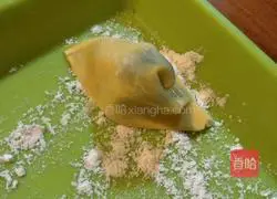 Illustration of how to make shrimp wontons 6