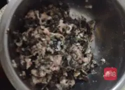 Illustration of how to make leek dumplings and fungus dumplings 4