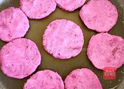 Sweet Purple Illustration of how to make potato cakes 6