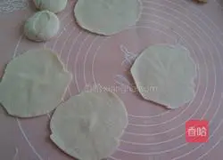Illustration of how to make goldfish steamed dumplings 4