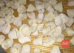 Illustration of how to make fish and shrimp wontons 3