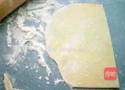 Illustration of how to make sunflower buns 17