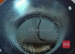 Illustration of how to make pork and sophora flower dumplings 5