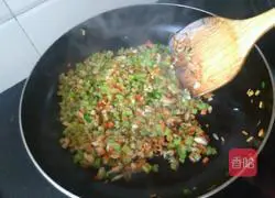 Illustration of how to make colorful fried rice 10