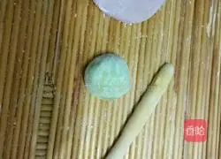 Illustration of how to make sun hat steamed buns 2