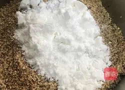 Peanuts Illustration of how to make glutinous rice balls stuffed with walnuts 2