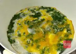 Illustration of how to make chive egg pancake 9