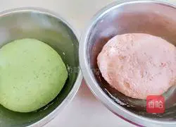 Illustration of making couple's slipper buns 4