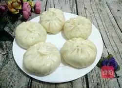 Illustration of how to make steamed buns stuffed with cabbage and vermicelli filling 16
