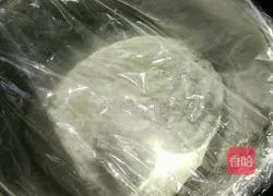 Illustration of how to make spinach and rose roll fancy steamed buns 4