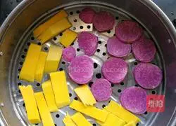 Three-color steamed buns Illustration of how to do it 2