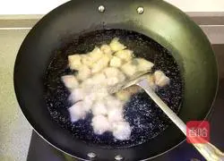 Illustration of how to make fresh meat wontons 12