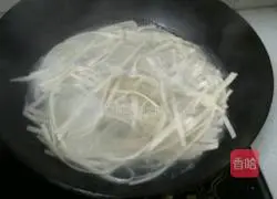 Double pepper and egg fried noodles recipe illustration 2