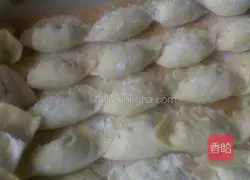 Illustration of how to make egg and leek stuffed dumplings 7