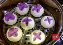 Illustration of how to make purple potato blossom steamed buns 10