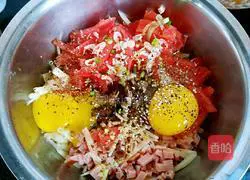 Illustration of how to make ham, potato and tomato cake 4