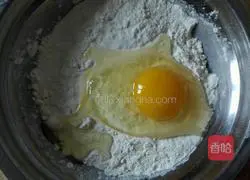 Illustration of how to make scallion, ham and egg pancakes 3