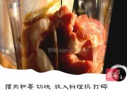 Illustration of how to make three fresh dumplings 2
