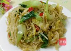 Eggs Illustration of how to make fried noodles with vegetables 9