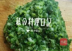 Illustration of how to make shepherd's purse, green vegetables, enoki mushroom and meat stuffing Yuanbao wontons 9