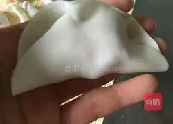 Illustration of how to wrap crescent moon dumplings 2