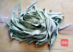 Illustration of how to make spinach noodles 13