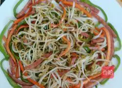 Illustration of how to make green bean sprouts and egg fried rice 9