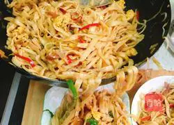 Recipe for Juewei Egg Fried Noodles (Green Pepper Egg Fried Noodles) Illustration 11