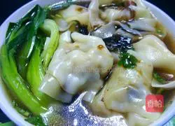 Illustration of how to make three fresh wontons 4