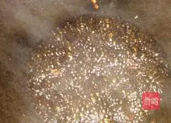 Illustration of how to make noodles with scallion oil 4