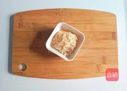 Illustration of how to make spring calcium supplement shrimp skin ham cake 4