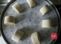 Illustration of how to make milk-flavored steamed buns 8
